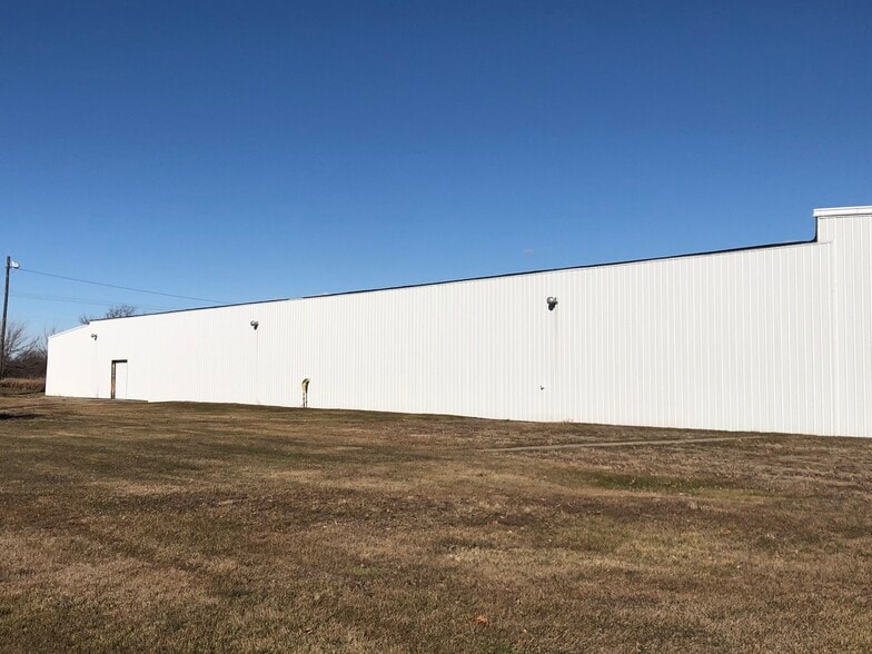 More Photos Of 1642 S Burlington Ave, Kewanee Warehouse For Sale