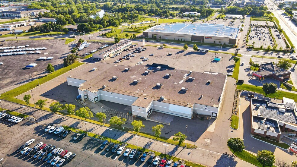 More Photos Of 250 33rd Ave S, Saint Cloud General Retail For Lease