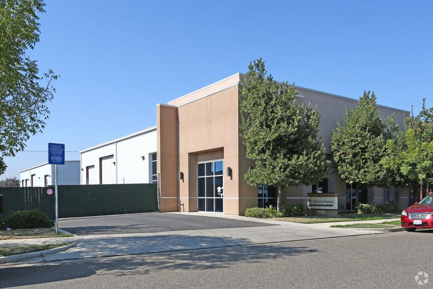 More Photos Of 7123 W Pershing Ct, Visalia Warehouse For Lease