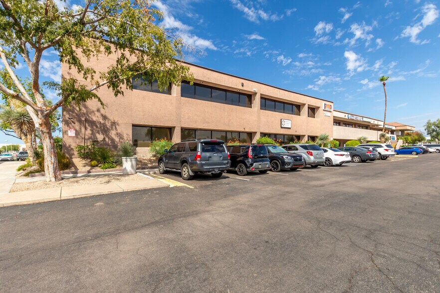 More Photos Of 15600-15650 N Black Canyon Hwy, Phoenix Office For Lease