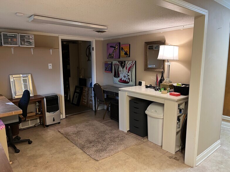 More Photos Of 1061 W Rex Rd, Memphis Office For Sale