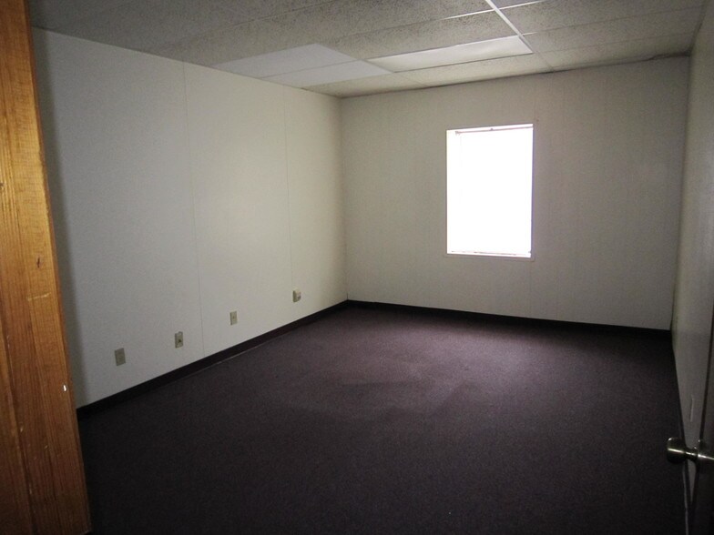 More Photos Of 9310 Normandie Dr, Shreveport Office For Lease