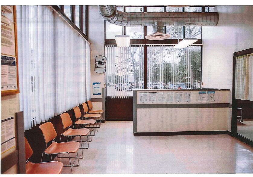 More Photos Of 2-4 W Ohio St, Butler Office For Lease