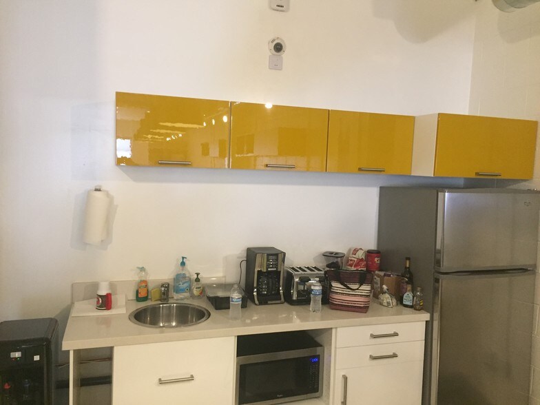 More Photos Of 8543 Venice Blvd, Los Angeles Storefront Retail Office For Lease