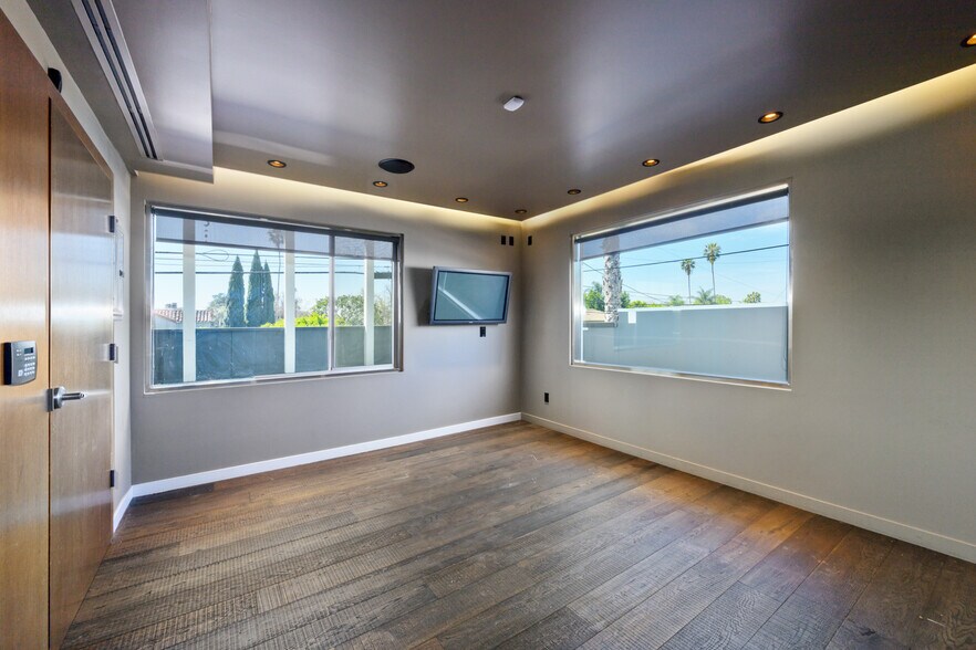 More Photos Of 666 N Kilkea Dr, Los Angeles General Retail For Lease