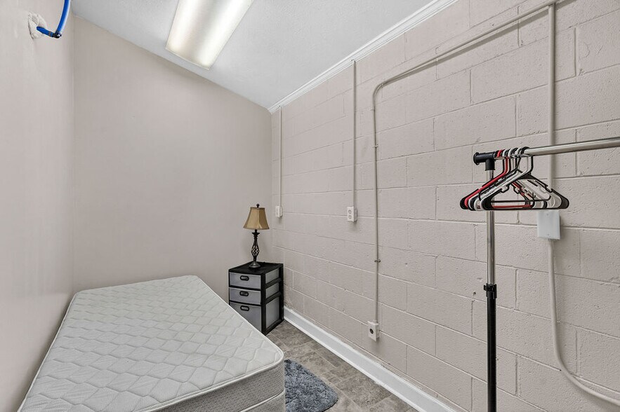 More Photos Of 973 W Main St, Abingdon Specialty For Sale