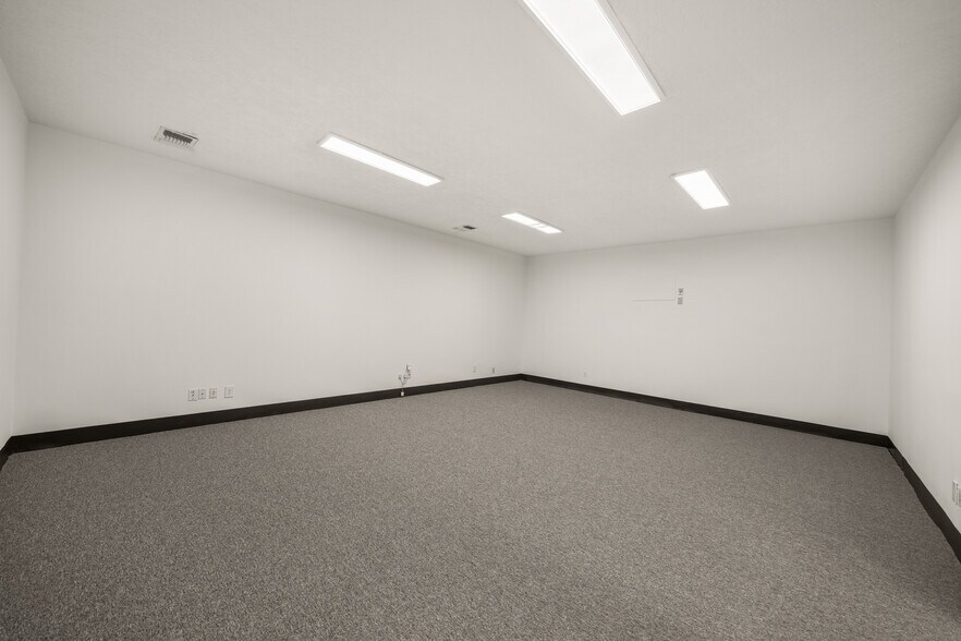 More Photos Of 4229 Bellaire Blvd, Houston Warehouse For Lease