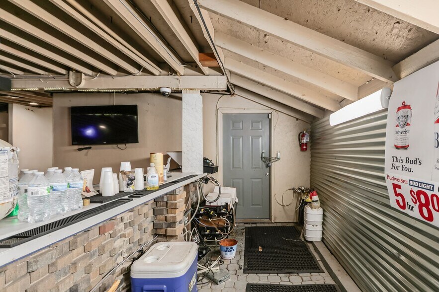 More Photos Of 1662 W Mound St, Columbus Restaurant For Sale