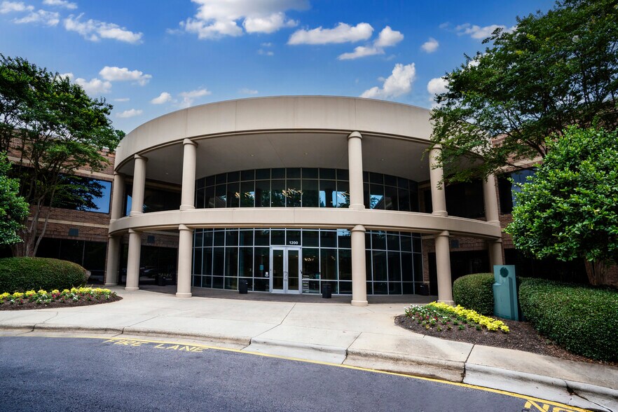 More Photos Of 1100 Crescent Green Dr, Cary Unknown For Lease