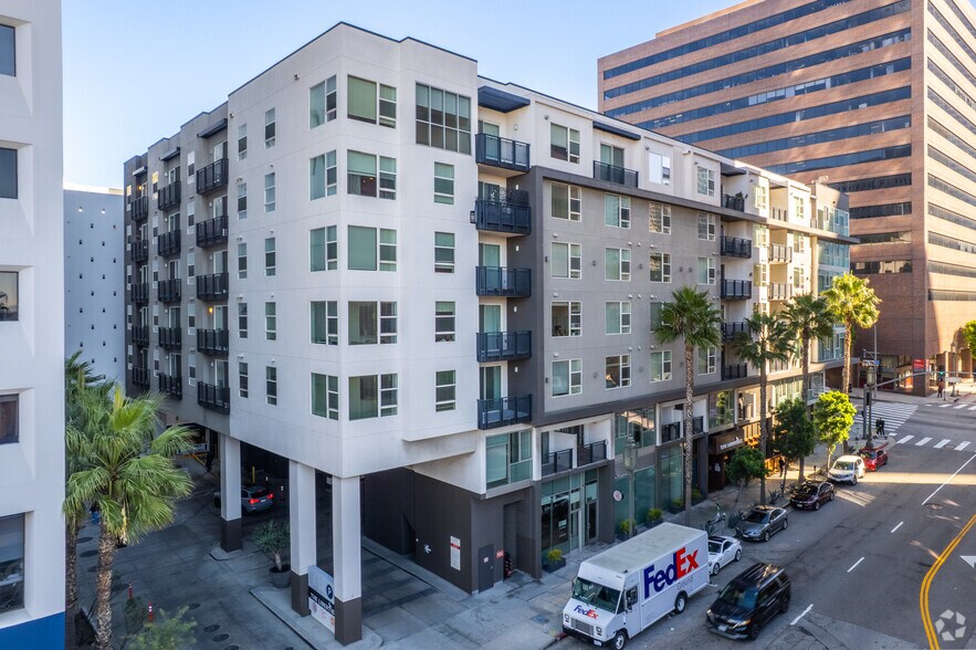 More Photos Of 1111 Wilshire Blvd, Los Angeles Apartments For Lease