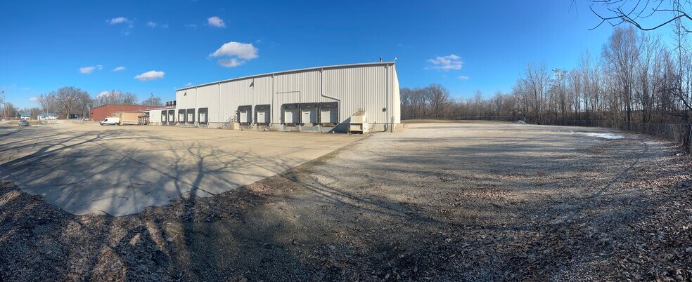 More Photos Of 1536 E Fairchild St, Danville Distribution For Sale