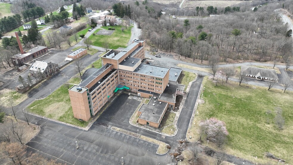 More Photos Of 101 Broad St, Ashland Hospital For Sale