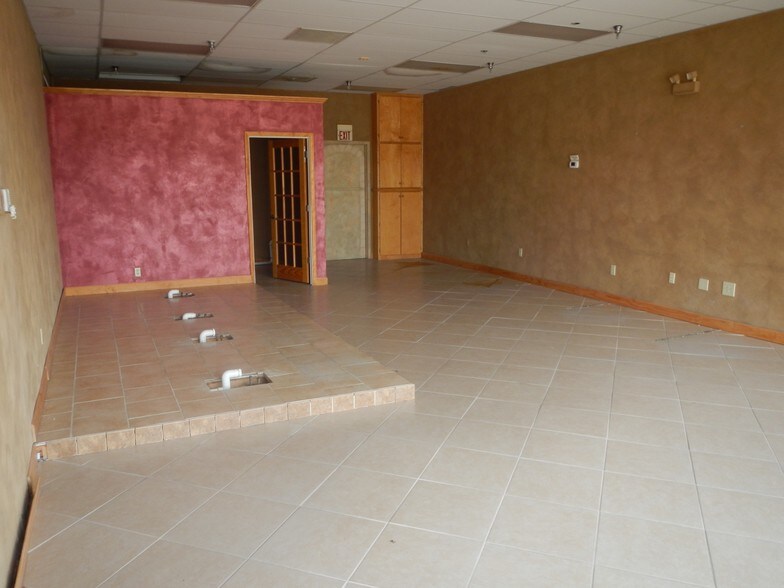 More Photos Of 133 E 47th St S, Wichita Unknown For Lease