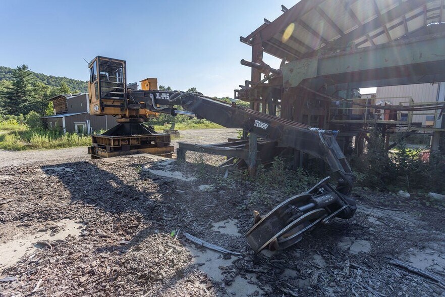 More Photos Of 398 Main St, Roulette Warehouse For Sale