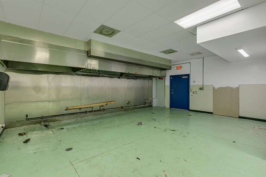 More Photos Of 10070 Fern Hill Dr, Riverview Freestanding For Lease