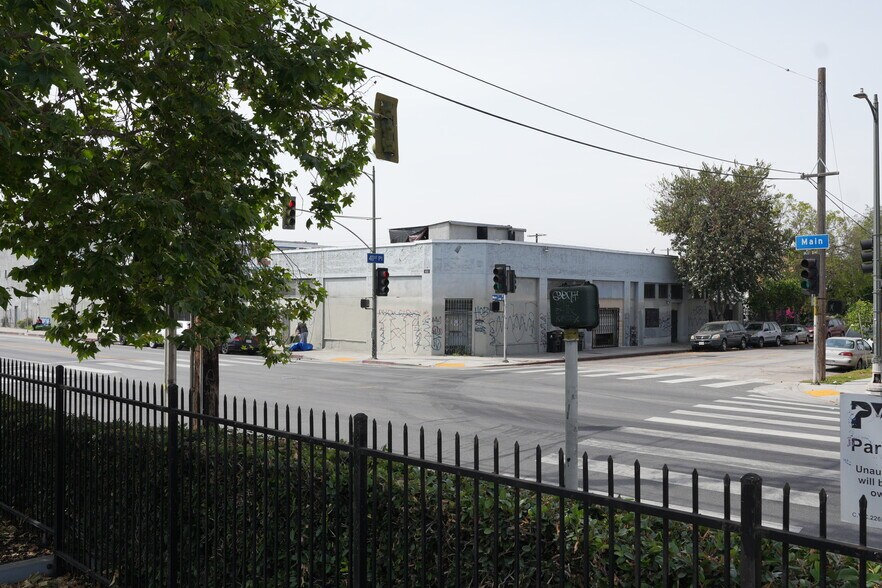 More Photos Of 4112 S Main St, Los Angeles Office For Sale
