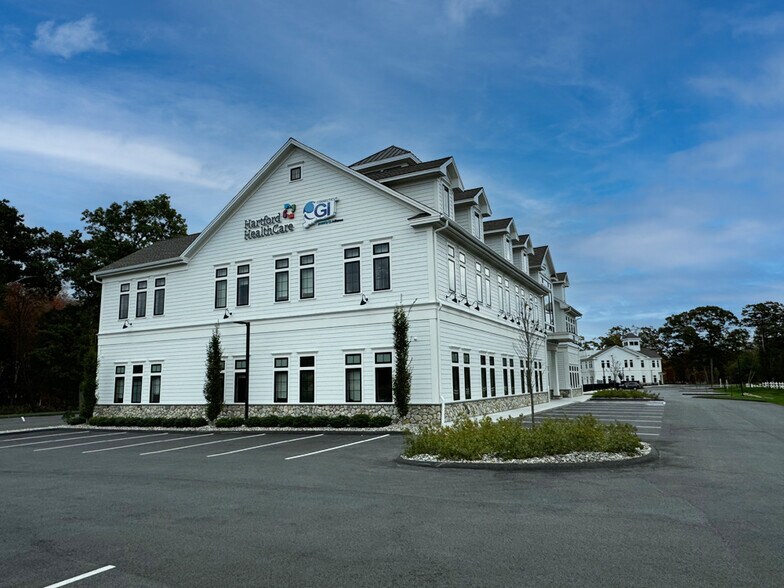 More Photos Of 215 Elm St, Old Saybrook Unknown For Lease