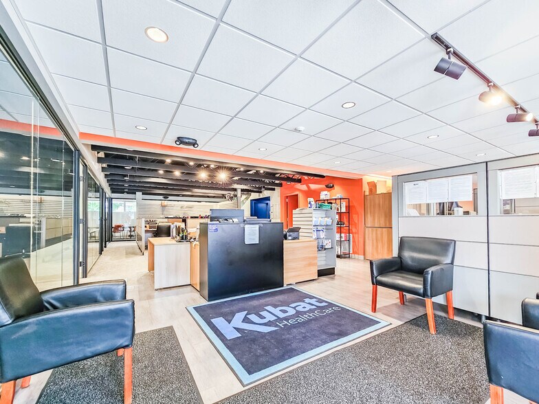 More Photos Of 4920 Center St, Omaha Storefront For Lease