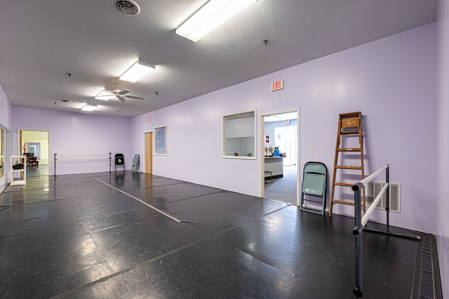 More Photos Of 1366 S Wabash St, Wabash Office For Sale