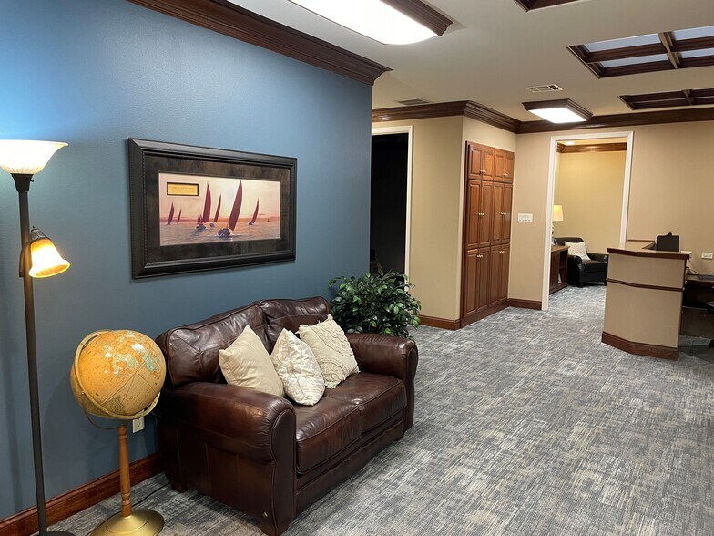 More Photos Of 4547 Lake Shore Dr, Waco Office For Sale