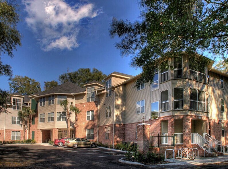 Primary Photo Of 629 SW 9th St, Gainesville Dormitory For Sale