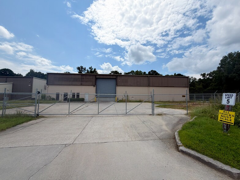 Primary Photo Of 10 Hoss Dr, Savannah Warehouse For Lease