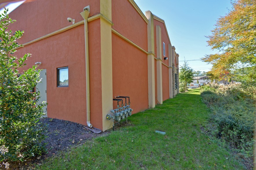 More Photos Of 1709 State Route 35, Oakhurst Freestanding For Lease