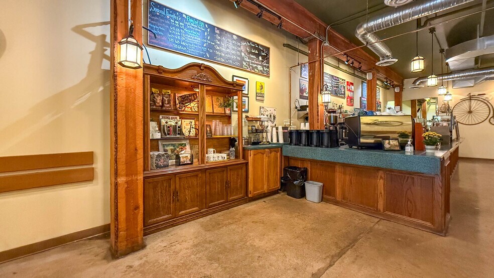 More Photos Of 1357 Ellis St, Kelowna Office For Sale