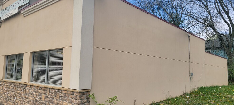 More Photos Of 122 W William St, Delaware Freestanding For Sale