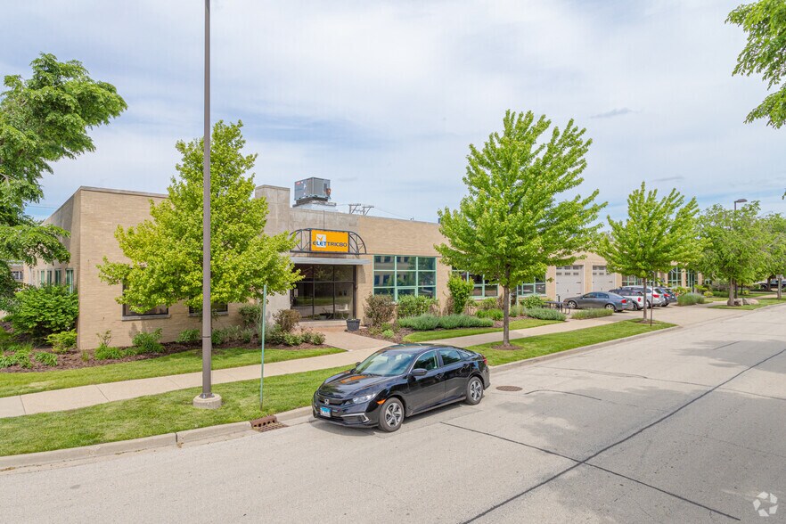 Primary Photo Of 8100-8142 Monticello Ave, Skokie Manufacturing For Lease