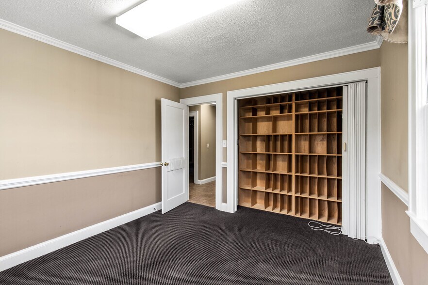More Photos Of 302 N White St, Lancaster Office For Sale