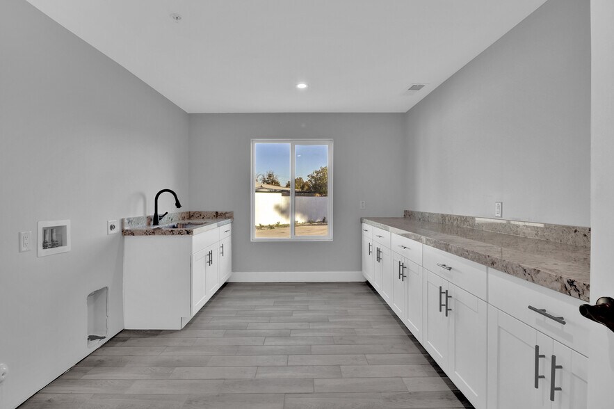 More Photos Of MID CENTURY MODERN FLAGSHIP RAL, Phoenix Healthcare For Sale