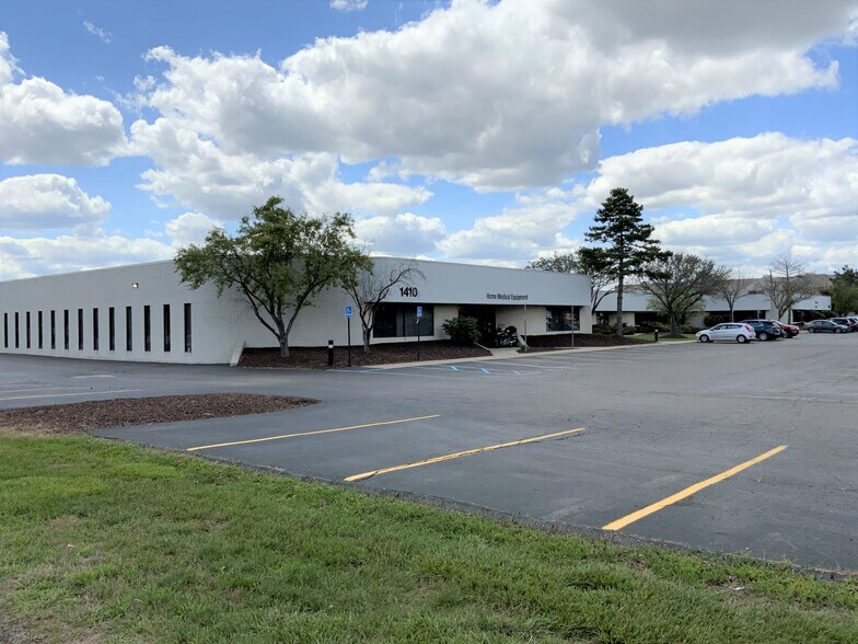 More Photos Of 1410 E 14 Mile Road, Madison Heights Research And Development For Lease