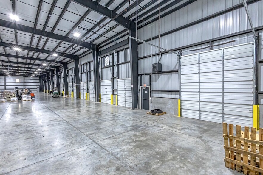 More Photos Of 1207 Beltway Pky, Laredo Warehouse For Lease