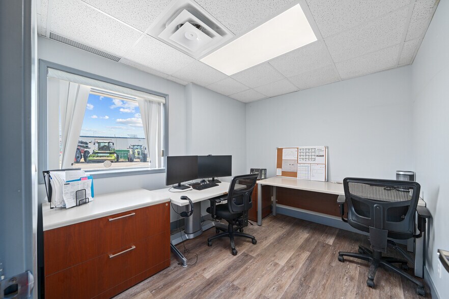 More Photos Of 46 Mccool Cres, Crossfield Warehouse For Sale