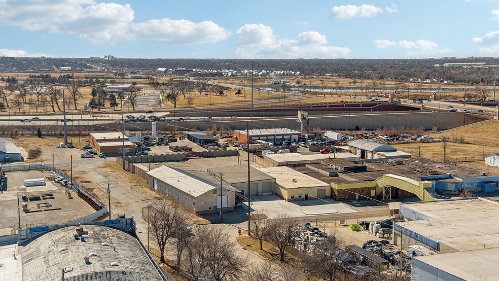 More Photos Of 908 SW 5th St, Oklahoma City Warehouse For Lease