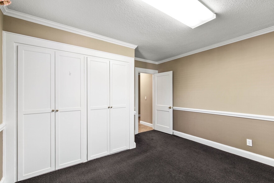 More Photos Of 302 N White St, Lancaster Office For Sale