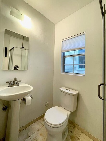 More Photos Of 1148 Northwestern Ave, Austin Specialty For Sale