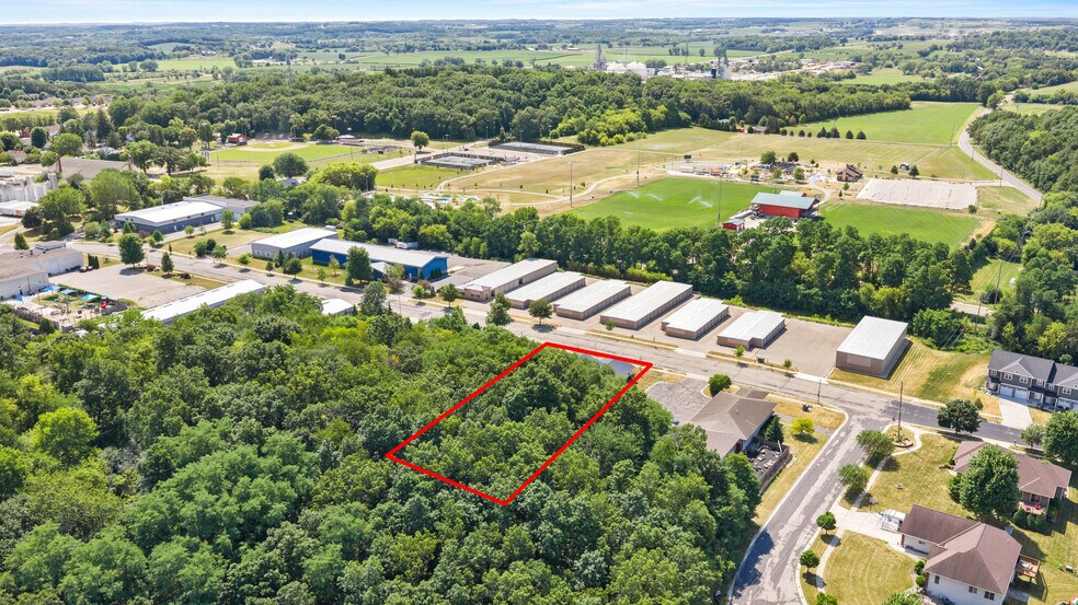 More Photos Of 390 Progress Dr, Cottage Grove Veterinarian Kennel For Sale