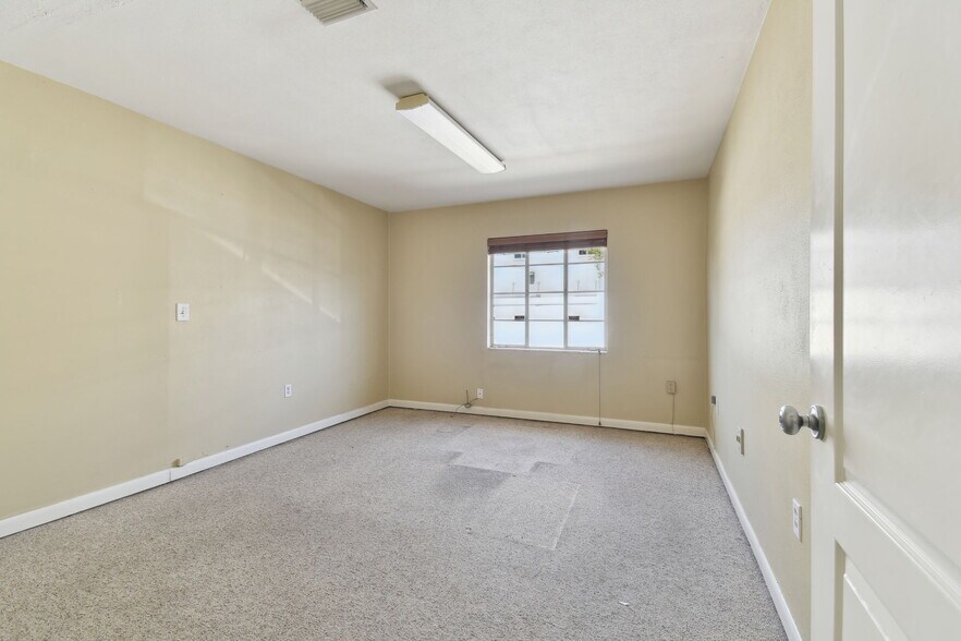 More Photos Of 3019 W Azeele St, Tampa Loft Creative Space For Sale