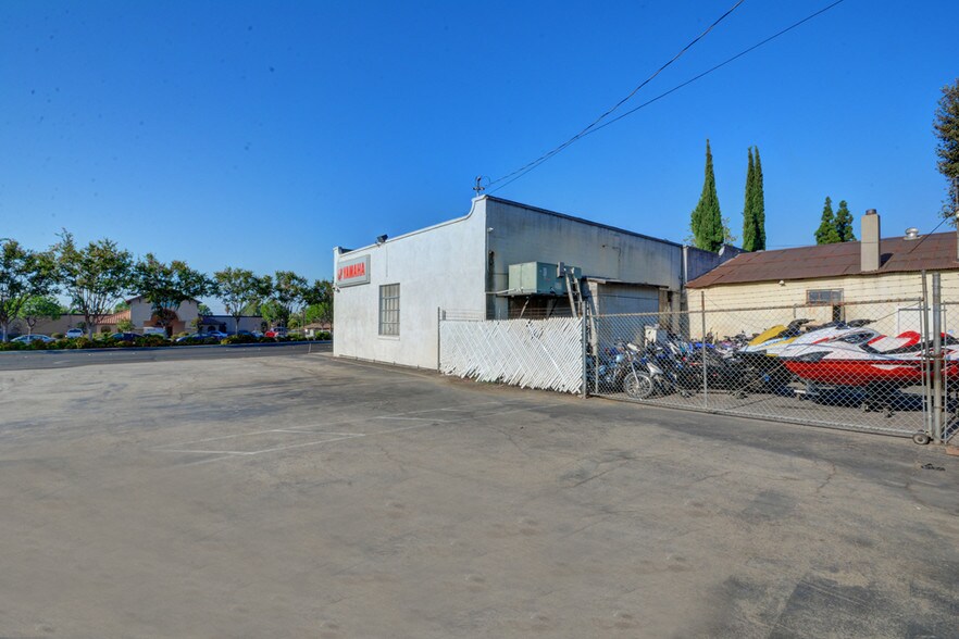 More Photos Of 9770 Foothill Blvd, Rancho Cucamonga Auto Dealership For Lease