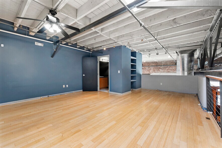 More Photos Of 949 W Marietta St NW, Atlanta Office For Sale