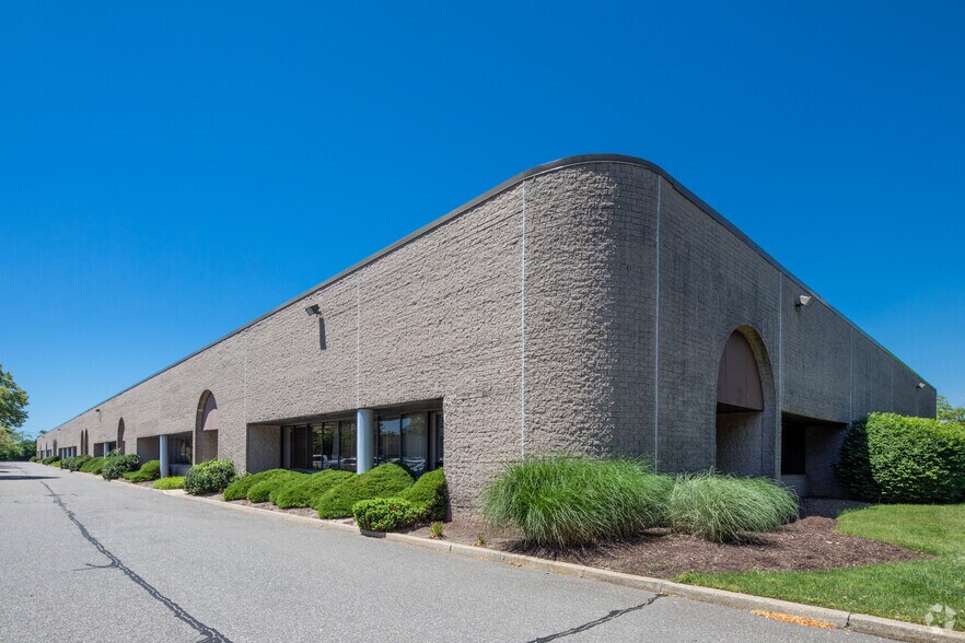 Primary Photo Of 70-130 Sea Ln, Farmingdale Distribution For Lease