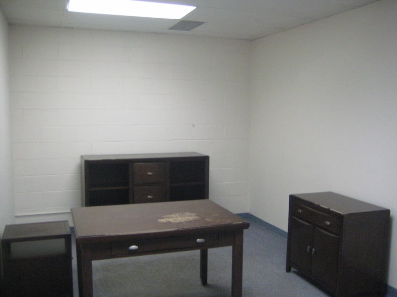 More Photos Of 9848-9858 W Girton Dr, Lakewood Office For Lease