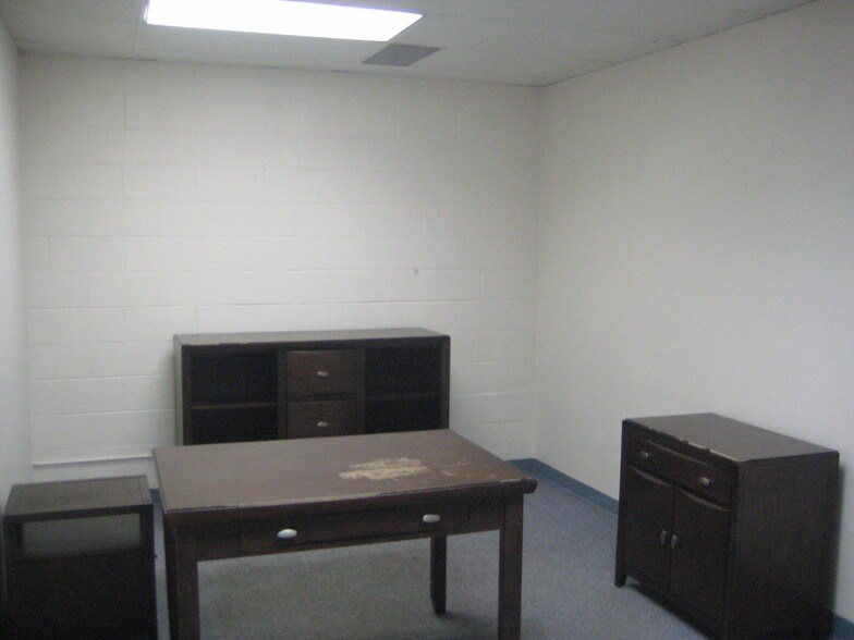 More Photos Of 9848-9858 W Girton Dr, Lakewood Office For Lease