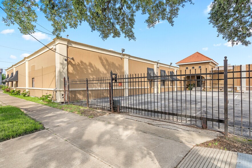 More Photos Of 3219 Harrisburg Blvd, Houston Medical For Lease
