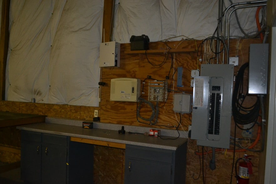 More Photos Of 11324 Johnstown Rd, New Albany Warehouse For Sale