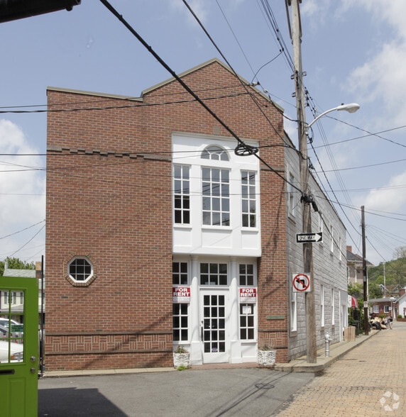 Primary Photo Of 438 Division St, Sewickley Office For Lease