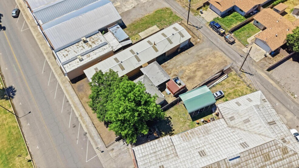 More Photos Of 9978 Broadway, Live Oak Warehouse For Sale