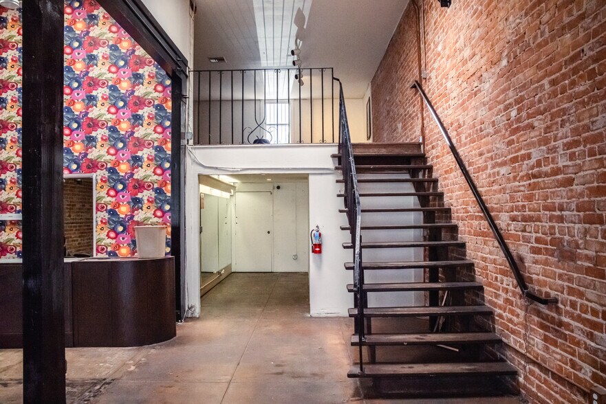 More Photos Of 2708 Main St, Santa Monica Storefront For Lease